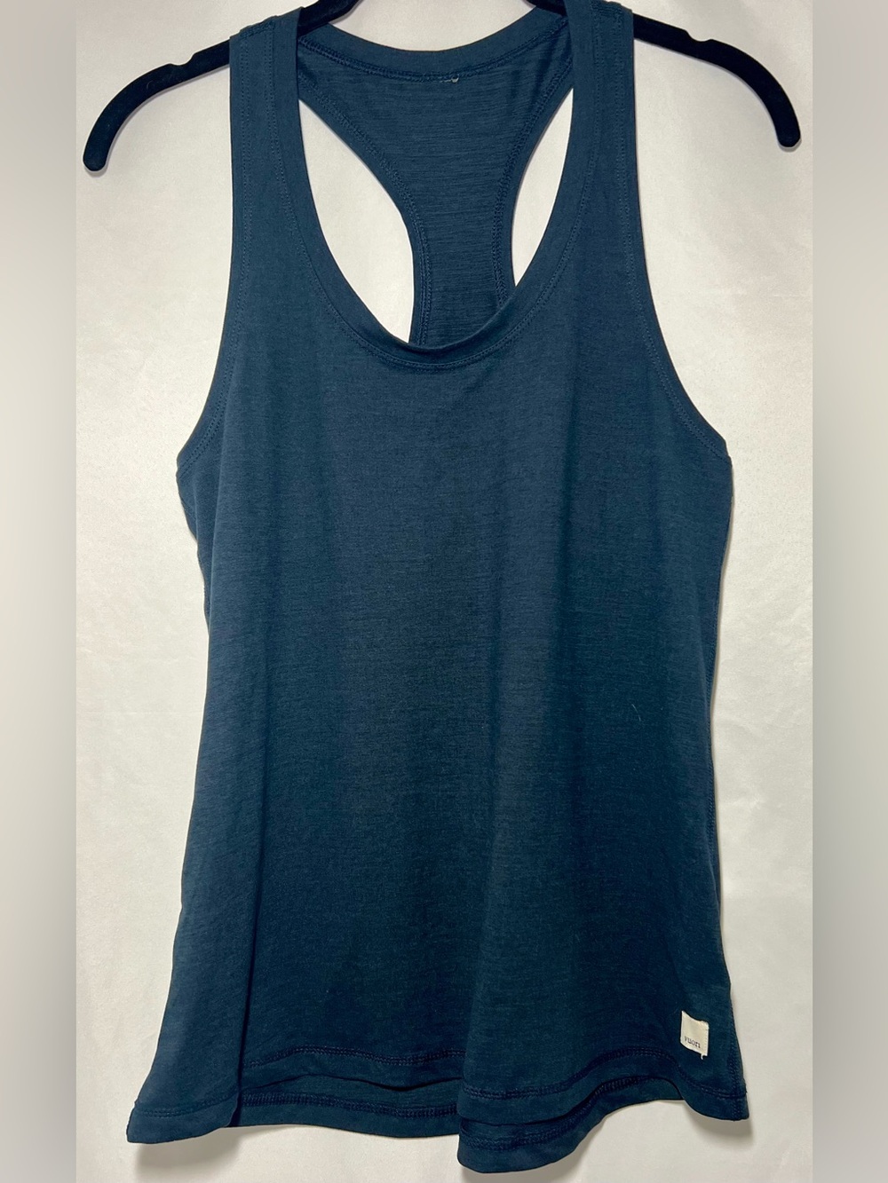 Vuori Energy Racerback Tank in Blue Coast Heather Size M